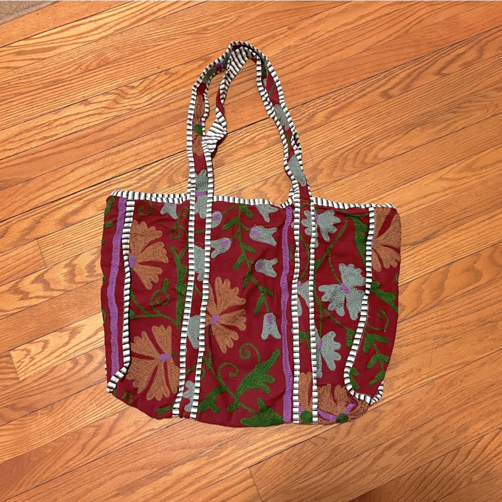 NWT Darwin collection bordado bag.